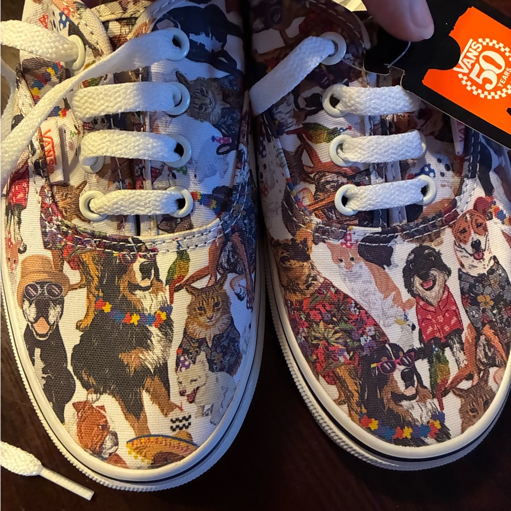 VANS & ASPCA 150 YEARS LIMITED EDITION ADORABLE DOGS & CATS, WOMEN’S SIZE 7 SHOE